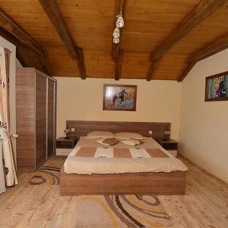 Rooms & Apartment Vinia Бйеловар Екстериор снимка