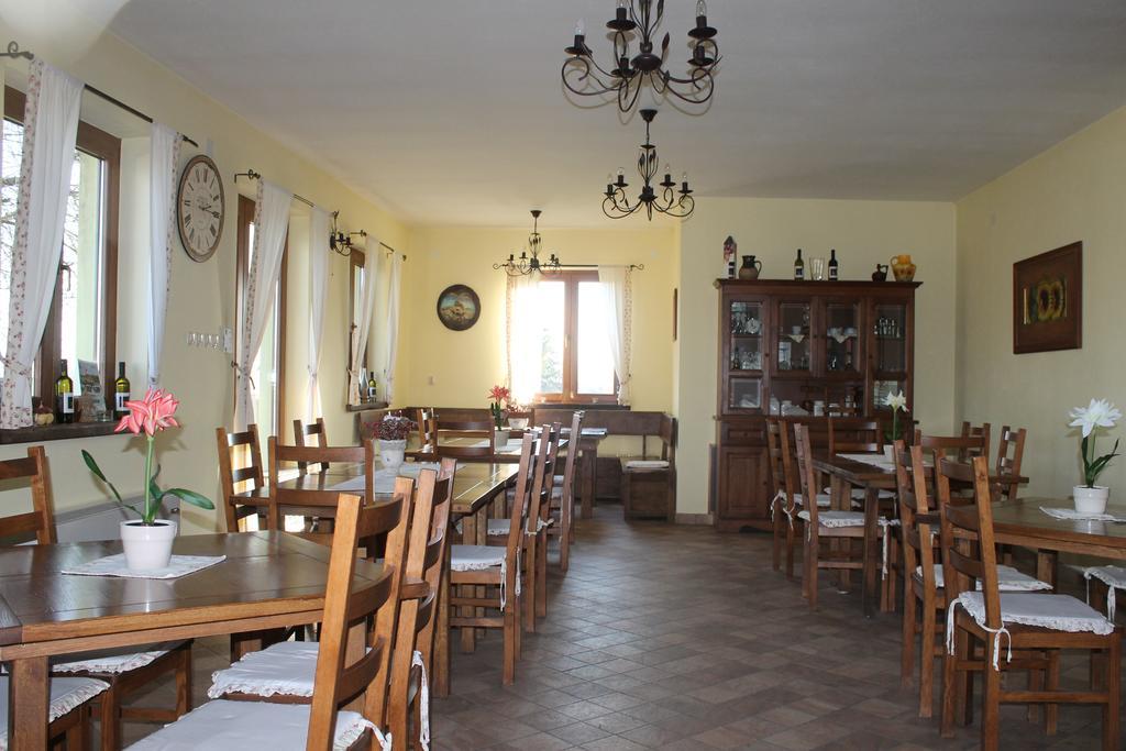 Rooms & Apartment Vinia Бйеловар Екстериор снимка