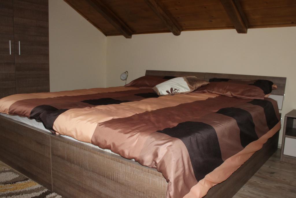 Rooms & Apartment Vinia Бйеловар Стая снимка