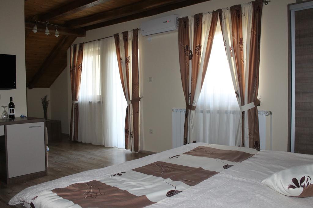 Rooms & Apartment Vinia Бйеловар Стая снимка